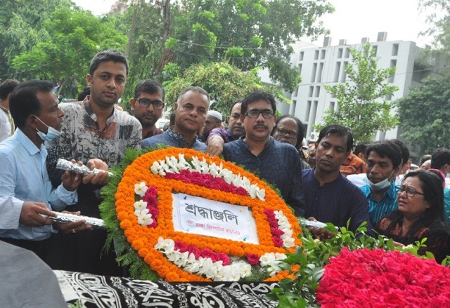 দেশ রূপান্তর সম্পাদক অমিত হাবিবের কফিনে ডিআরইউ’র শ্রদ্ধা